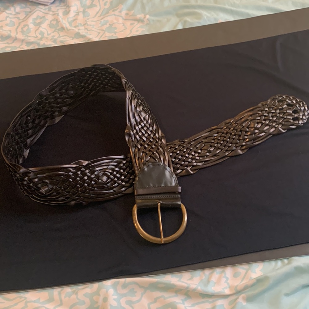 AS2B413001  SAKS FITHH AVENUE BELT. Never worn